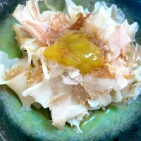 ハナビラタケの梅肉ペースト乗せ