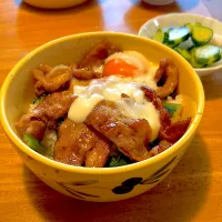 温玉のせ豚丼と、かぶときゅうりの浅漬け| もえさん