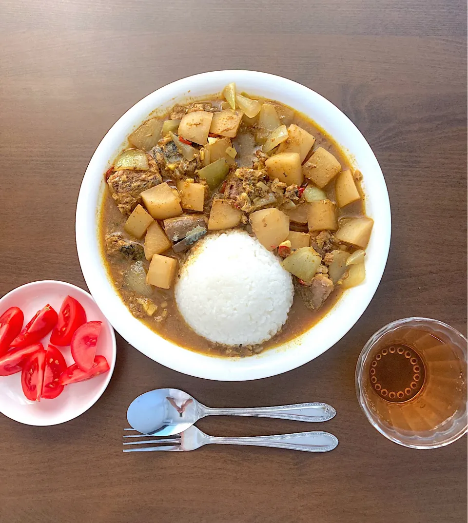 大須の行列のできるスパイスカレー屋「あかつ亭」さんの定番・さばと大根のカレーを作りました。「あかつ亭」さんの味にかなり肉薄していると思います。|なびさん