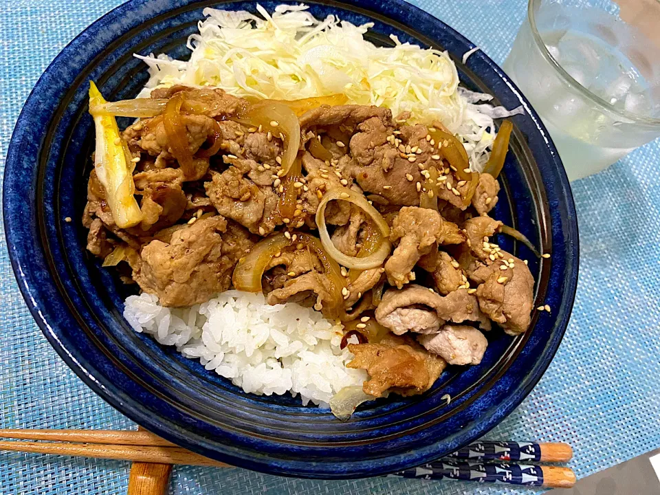 キャベツたっぷり夏の豚丼|単身赴任のっちさん