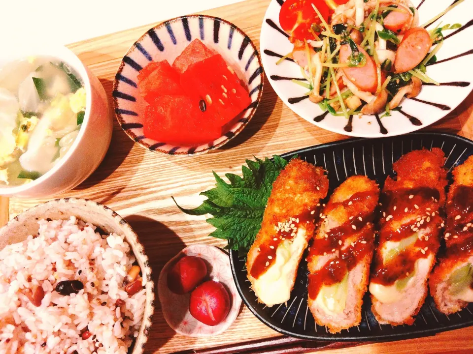 アスパラチーズの肉巻きフライ、豆苗としめじのウインナー炒め、ラディッシュの酢の物、餃子スープ、スイカ|samさん