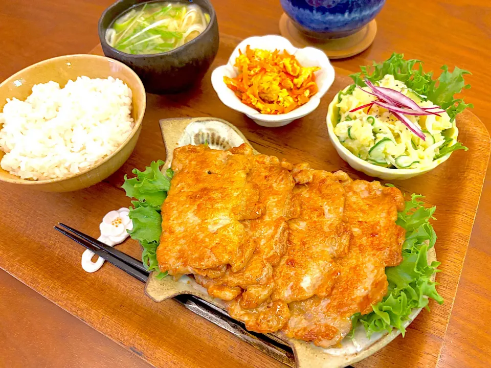 豚肉の生姜焼きのおぼんごはん|すずさん