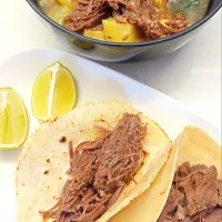 Simole, but delicious "caldo de res" (beef soup, and beef tacos. (slow cooked beef tacos)|Jorge Bernal Márquezさん