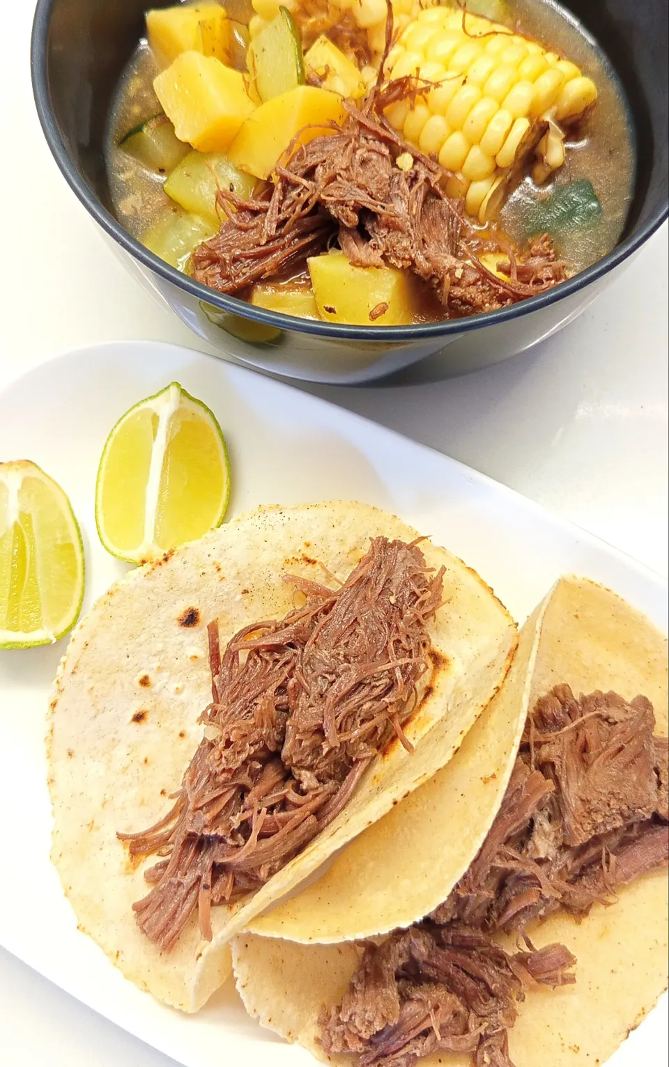 Simole, but delicious "caldo de res" (beef soup, and beef tacos. (slow cooked beef tacos)|Jorge Bernal Márquezさん