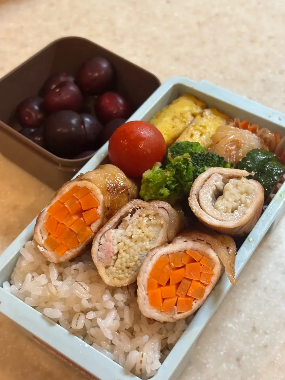娘お弁当（えのき肉巻き・にんじん肉巻き）|takezooさん