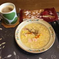 オートミールコーンポタージュチーズリゾット、あんこデニッシュ・チョコクリーム、ホットコーヒー(朝ご飯)| enarinさん