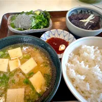 豚汁、生しらす、ナスの揚げ浸し|古山さん