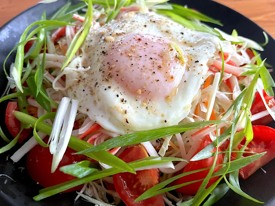 目玉焼き乗せサラダ|あいこさん