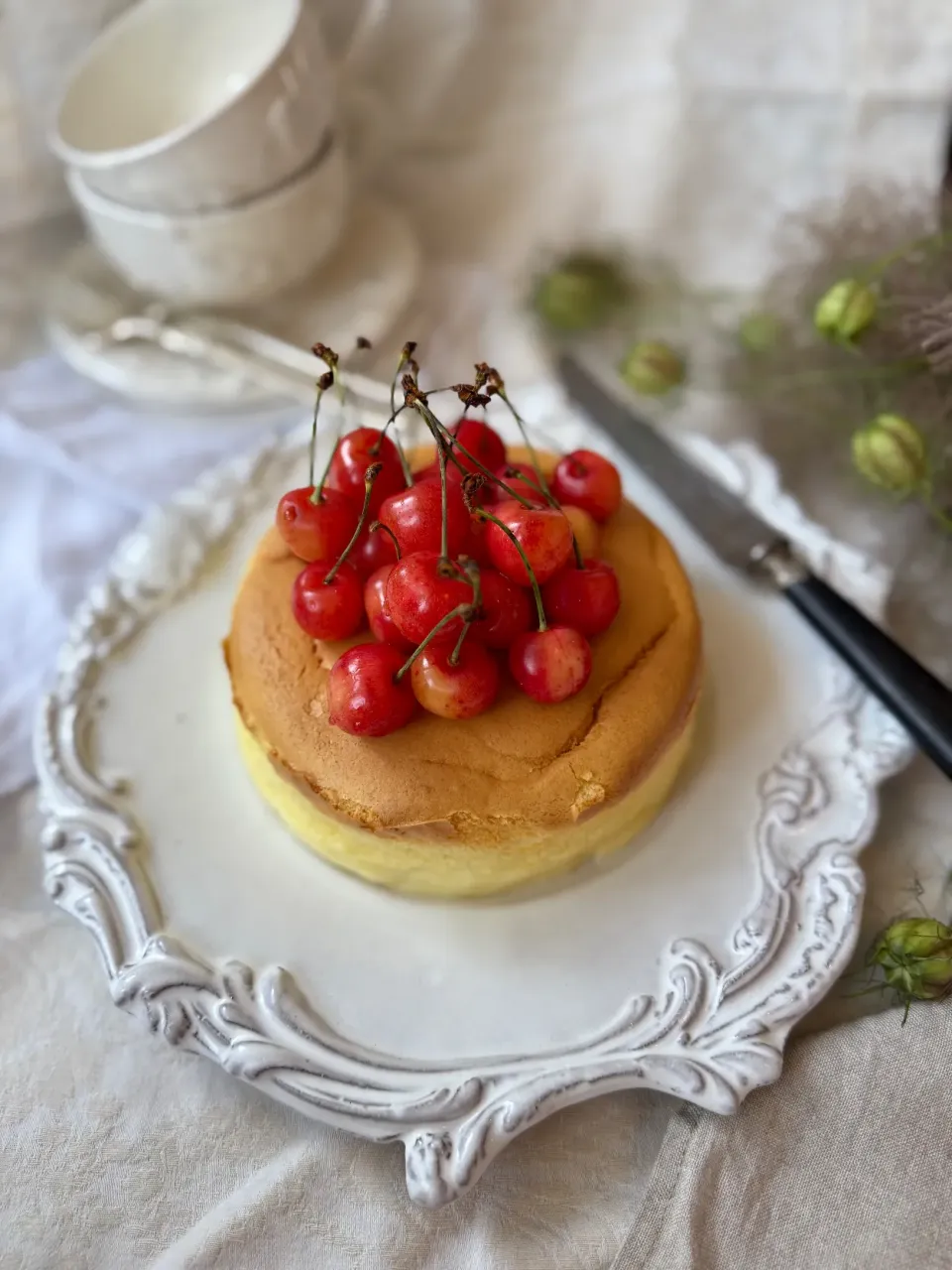 さくらんぼのせスフレチーズケーキ|asumi-yuzukoさん