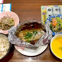 ほっけのホイル焼き　かぼちゃの冷製スープ　小松菜ともやしの味噌マヨ和え　紫玉ねぎときゅうりのツナ和え|おさむん17さん