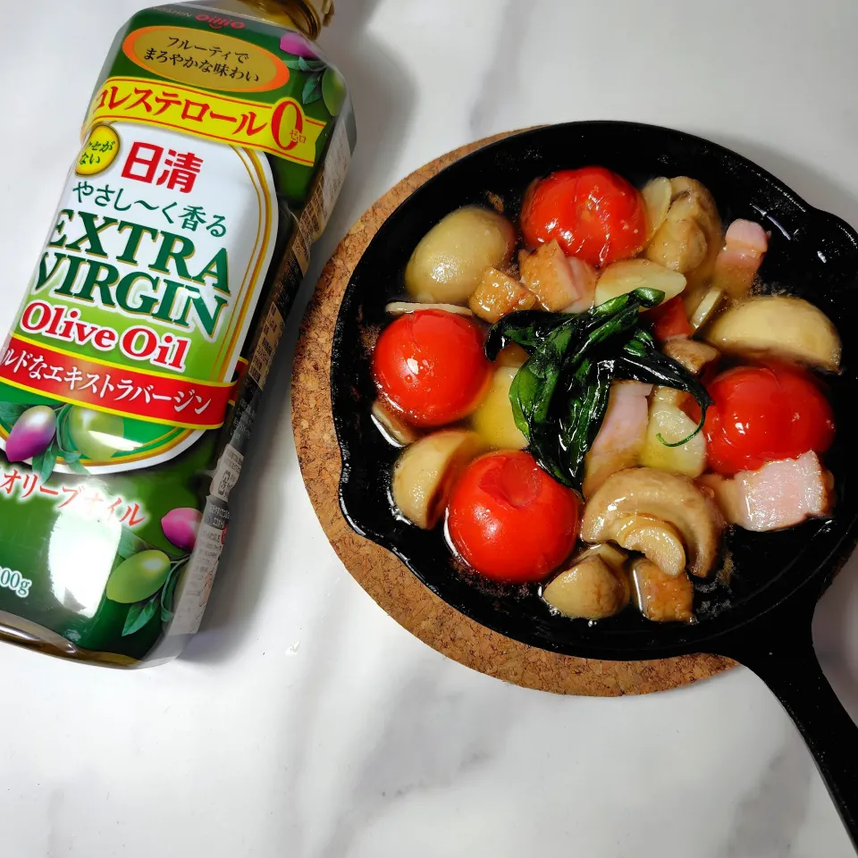 ミニトマトもマッシュルームとベーコンのアヒージョ|ハイドランジアさん