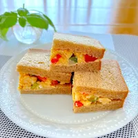 ふんわり卵のタルタルサンドイッチ🥪|とっぴぃさん