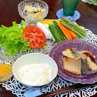 お魚の味噌漬け4種類を3人で分けて色々食べれる様にしたお夕飯😂|Seikoさん
