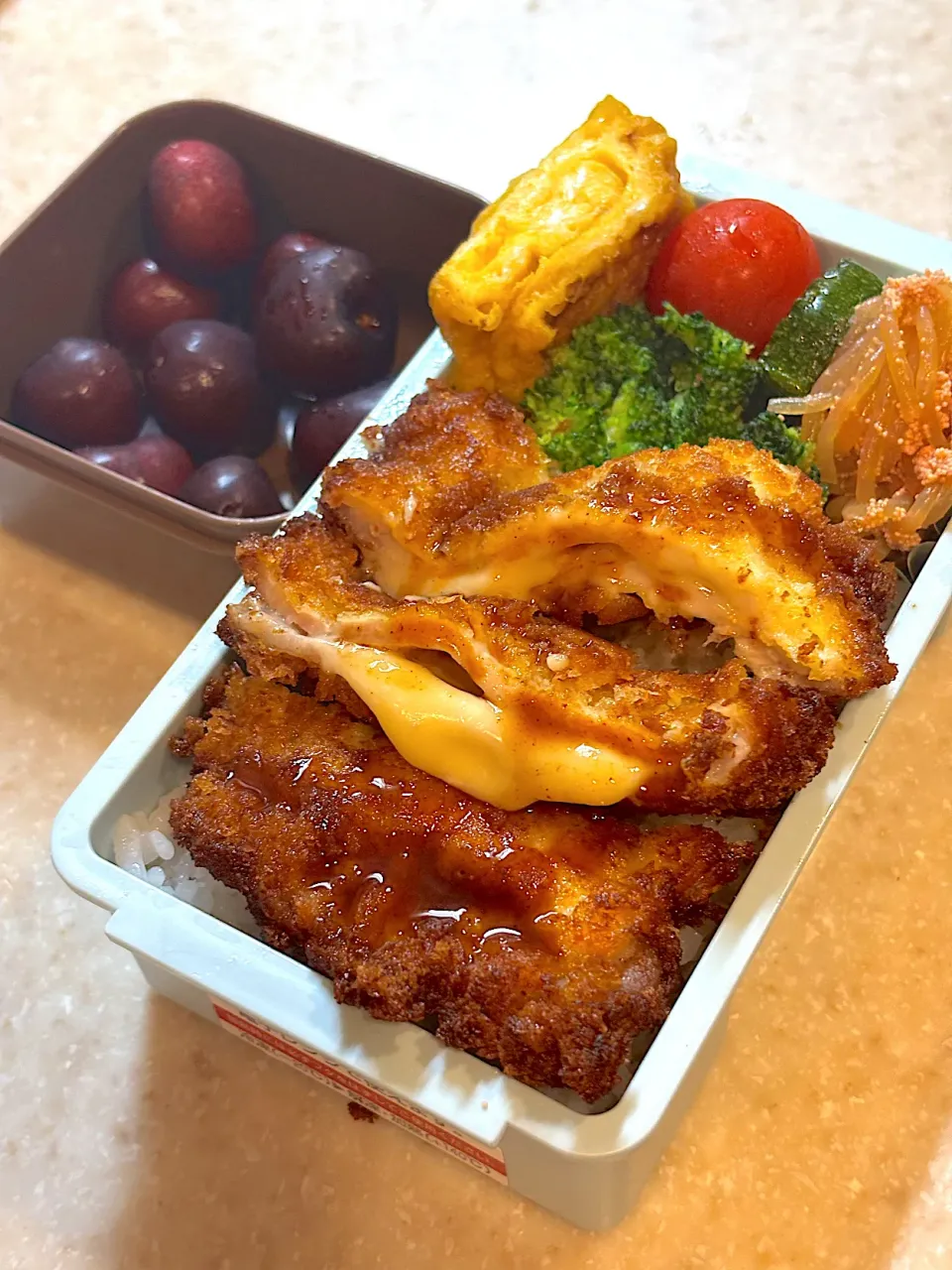 娘お弁当（豚肉チーズ挟み揚げ）|takezooさん
