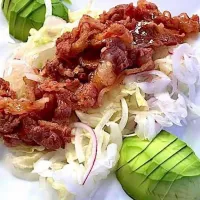 「牛肉とアボカドのサラダ」
あまからに炒めた牛コマ肉で
生野菜とアボカドをモリモリ
チーズトーストを添えて昼ごはん|ばくあんしゃさん