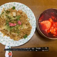 昼食　焼きそば　　ビーツと卵のチキンコンソメスープ|ATさん