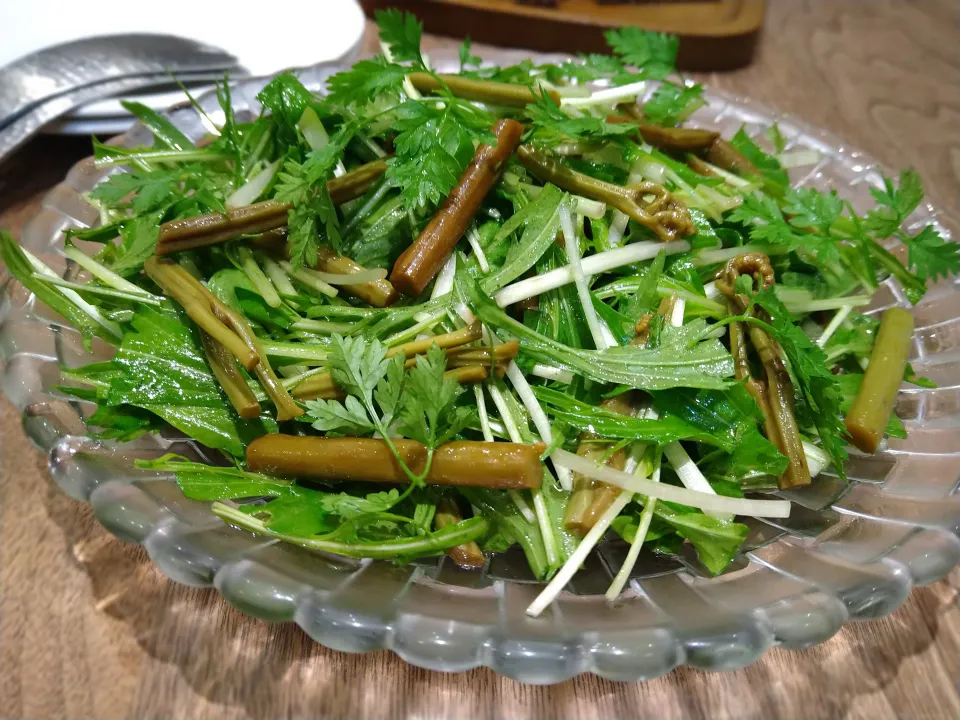 わらびと水菜のサラダ|古尾谷りかこさん