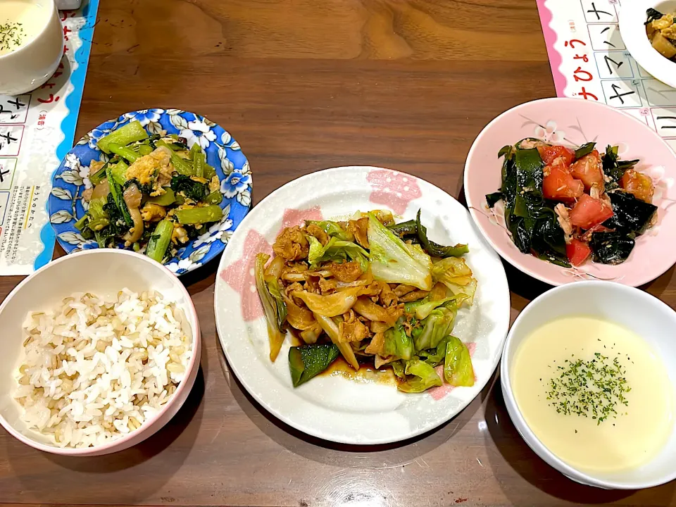 回鍋肉　ひんやりヴィシソワーズ　トマトと生わかめのツナ和え　小松菜とエリンギのオイ玉炒め|おさむん17さん