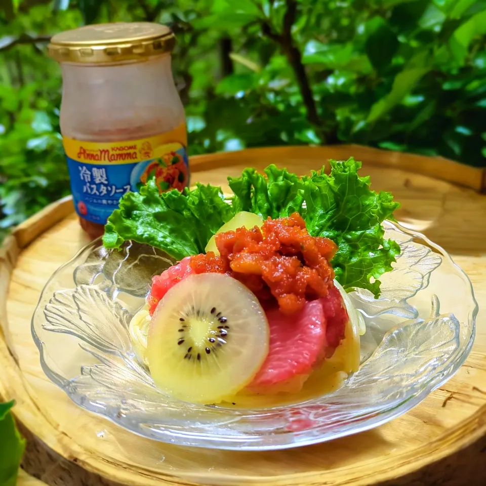 トマトとフルーツの冷やしジュレパスタ × アンナマンマ冷製パスタソース🍅|森のごはん屋さんさん