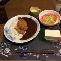 カレーライス、エビフライ&コロッケ&メンチカツ、トマト,千切りキャベツ,マカロニサラダ、冷奴、六条麦茶,フレーバーティー、手作り牛乳ゼリー(夕飯)|enarinさん