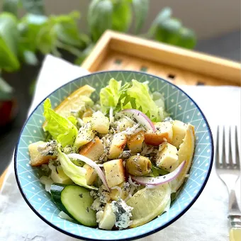 Snapdishの人気料理写真:しらすのアヒージョサラダ🥗