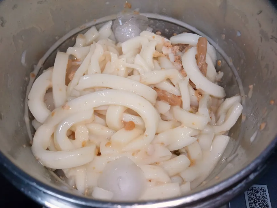 なめ茸と肉そぼろ入り胡麻ダレ冷やしうどん|darkbaronさん