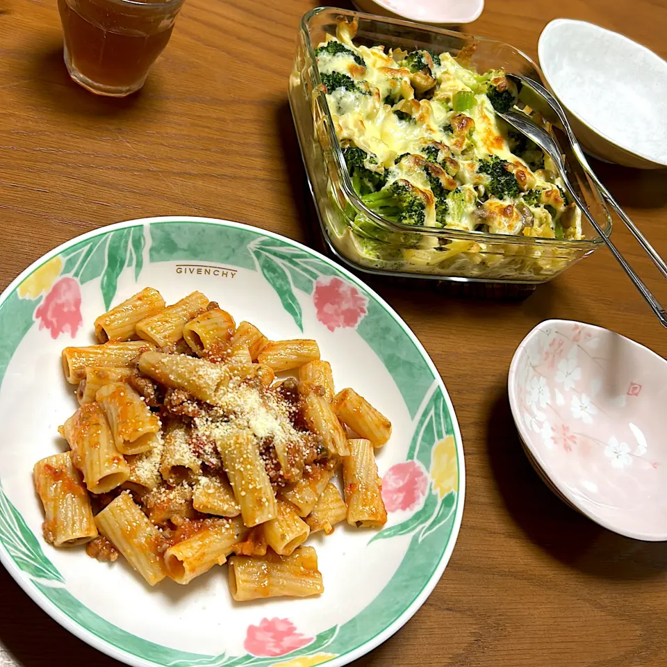 作り置きで冷凍していたミートソースとドライトマトでパスタ、アルモンデ野菜のマヨチーズ焼き|柚子きりかさん