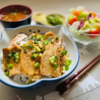 「カルビ丼」|バシュランさん