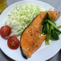 シャケのムニエル、バター醤油小松菜添え|morimi32さん