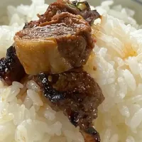 「牛すじ煮込みde卵かけご飯」
昨夜の牛スジと厚揚げの煮物を使って
コッテリ卵かけご飯(^^)
インゲンの護摩汚し、茄子とミョウガの味噌汁を添えて  朝ごはん💦|ばくあんしゃさん