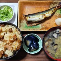 今日の朝ごはん（きのこの炊き込みご飯、いわしの西京漬、納豆、しじみ汁、茄子漬）| Mars＠釜飯作り研究中さん