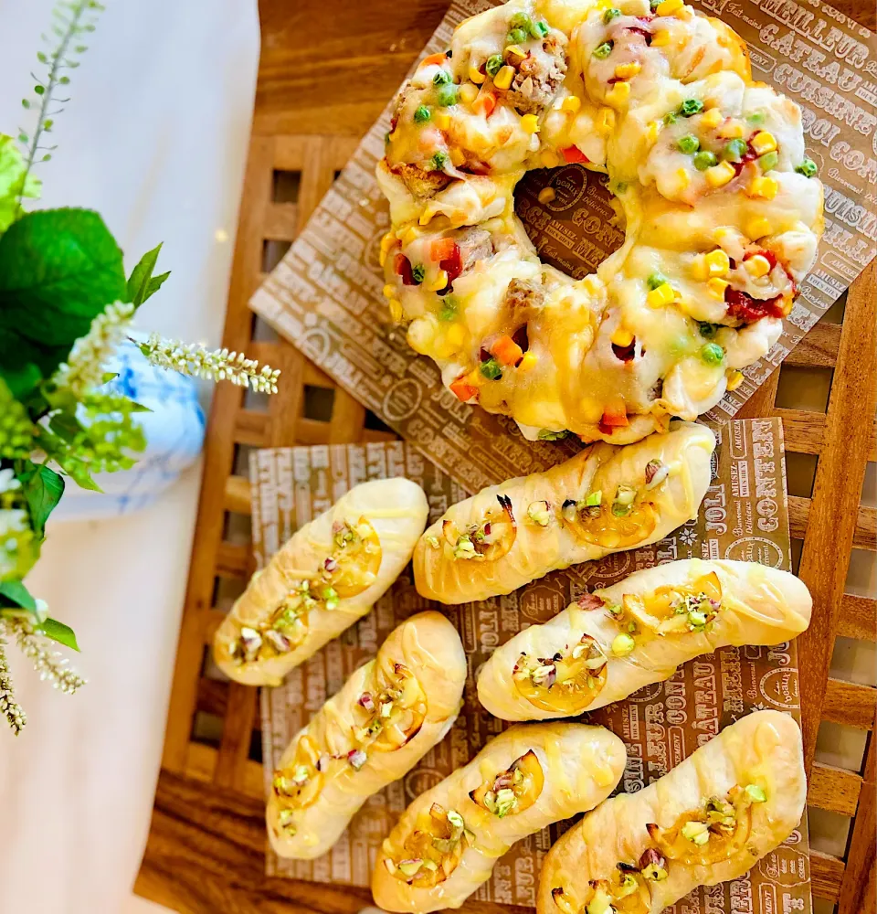 自家製レモンピールとクリームチーズのねじりパン&ハンバーグチーズちぎりパン|M⭐︎さん