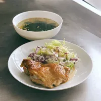 チキンソテーとワカメスープ|りょうりょうさん