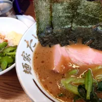 【TRYラーメン大賞2023-2024 
新店オリジナル部門受賞】 
麺家 たいせい 
ラーメン（950円、 
麺やわらかめ/ 味うすめ/鶏油少なめ） 
－麺少なめ60%  (通常160g) 
＋ライス中（200円) 
＋卸し生姜（冷蔵庫に保管、無料） 
＋胡瓜の漬物 (卓上、無料) 
＠中野坂上1分
25166
〈醤86塩25噌󠄀15タ6昆8出8F10
冷7混1〉