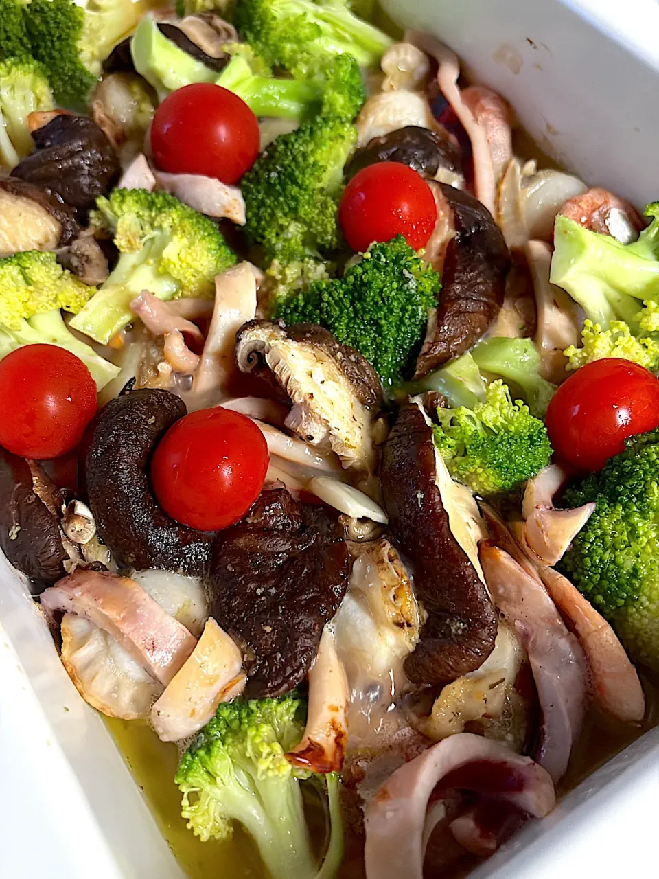 ホットプレートでアヒージョ|まめすけ⭐︎さん