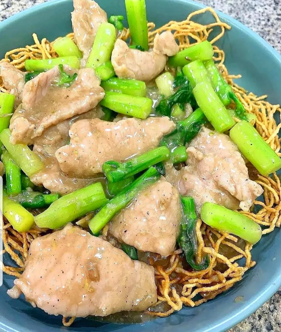 Crispy Egg Noodles w/ Pork in Thick Gravy aka 'Rad Na Mee Krob Moo' 🤤🐷🥢|An'leeさん