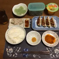 ご飯、焼き餃子、焼売、刺身こんにゃく、野沢菜漬け、六条麦茶、コカコーラ、市販のフルーツゼリー、頂き物の東根さくらんぼ(夕飯)| enarinさん