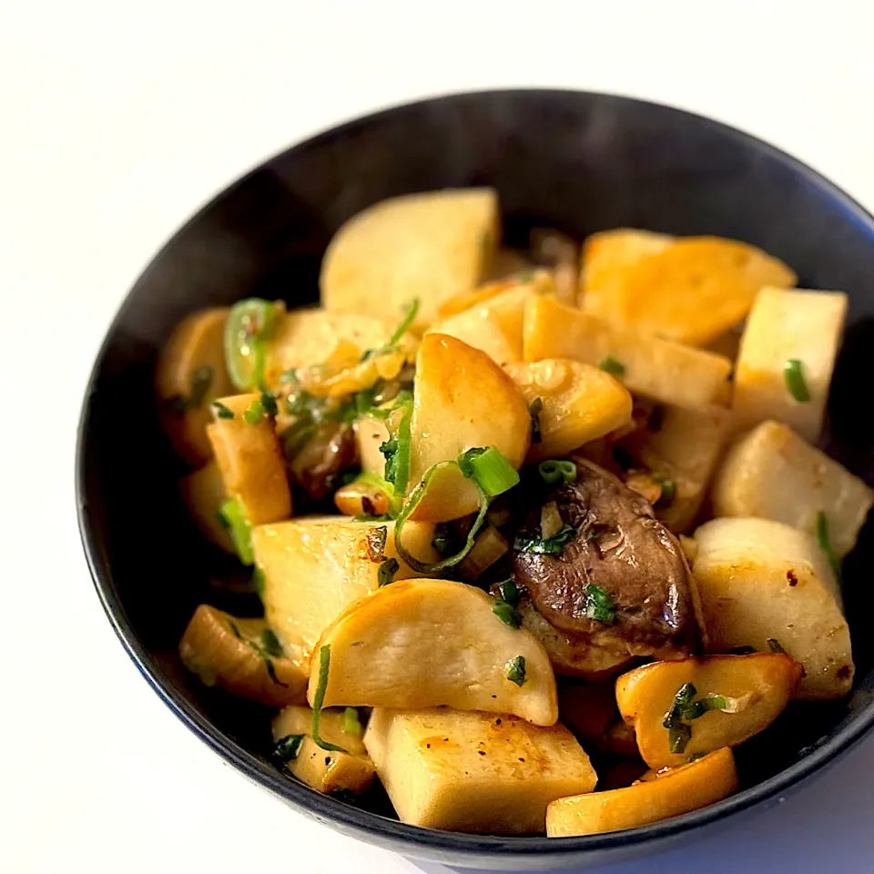 蒲鉾とエリンギのバター醤油|ヨシュアさん