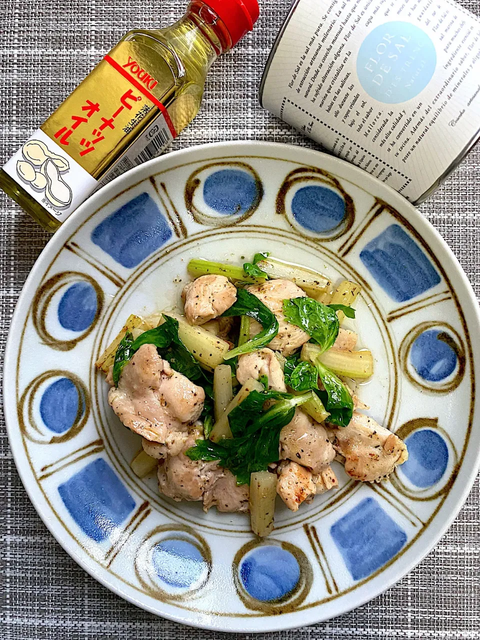セロリと鶏もも肉のピーナッツオイル風味|栃倉 直人さん
