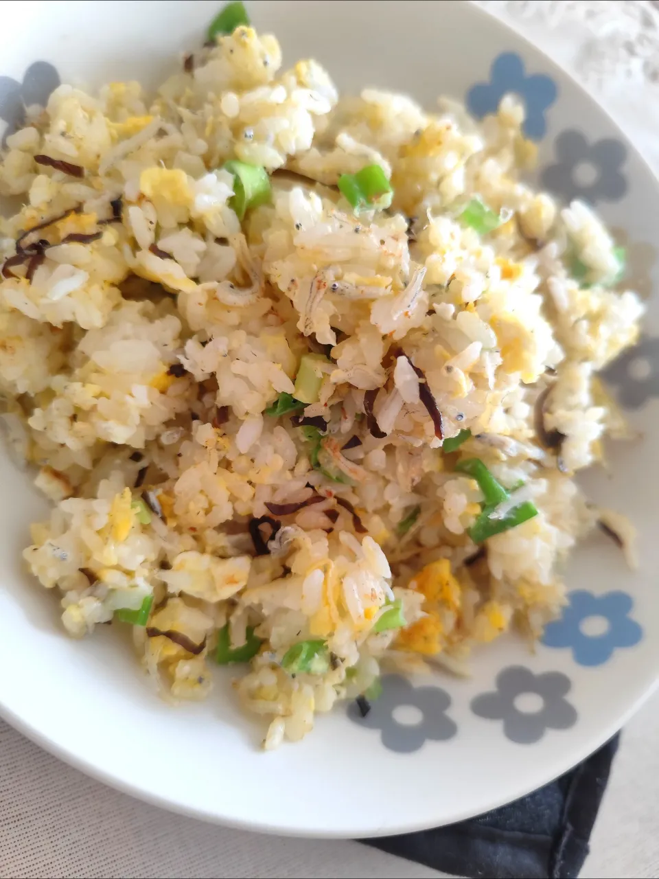 m.rafuさんの料理 しらす卵ネギ塩昆布の炒飯|m.rafuさん