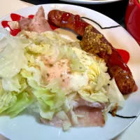 キャベツとベーコンの目玉焼きとハーブのソーセージ| Takeshi  Nagakiさん