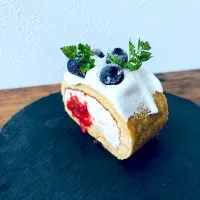 さくらんぼのロールケーキ