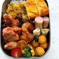 42日め
今日のお弁当

〜タイ風唐揚げ弁当〜

☀︎タイ風唐揚げ
☀︎大葉チーズ巻き
☀︎ソーセージ巻き
☀︎厚焼き卵
☀︎ポテトフライ
☀︎ミニトマト
☀︎ブロッコリーとシーチキンコーン炒め|akoakoさん