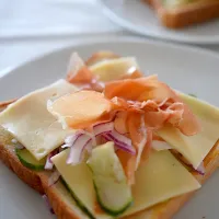 ゴーダチーズのオープンサンド🧀