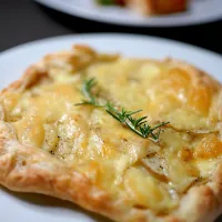 新じゃがとゴーダチーズのパイ