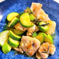 ズッキーニと鶏肉、ローズマリーのカレー炒め| pepiさん