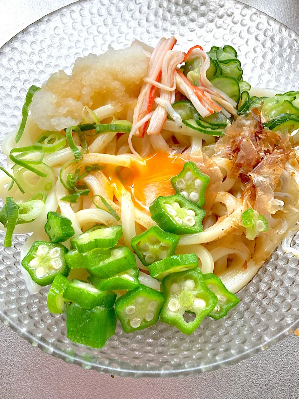 薬味いっぱいのせ釜玉うどん、お漬け物、ご飯|Ayaさん