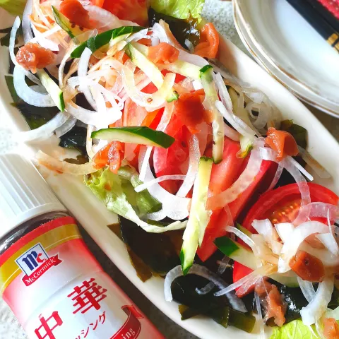 「ＭＣ　中華ドレッシング」を使ってみたSnapdishの料理・レシピ写真:地元産ワカメとトマトのサラダ🥗
