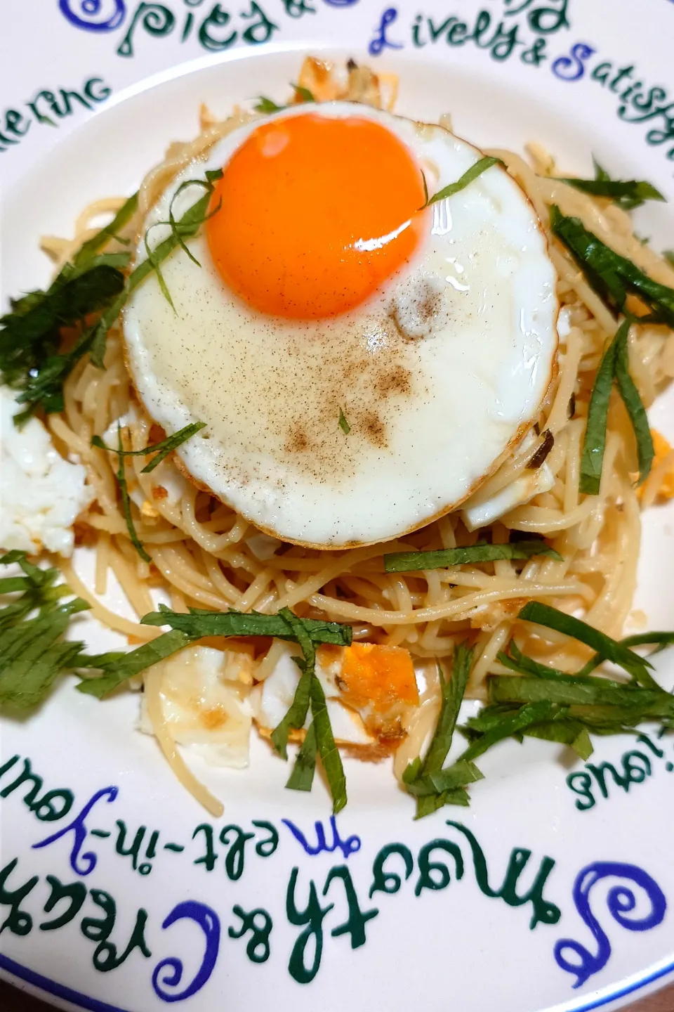目玉焼きパスタ〜青じそチーズかけ〜|mootsさん