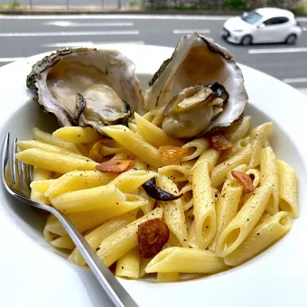 Snapdishの人気料理写真:岩牡蠣のせペンネ